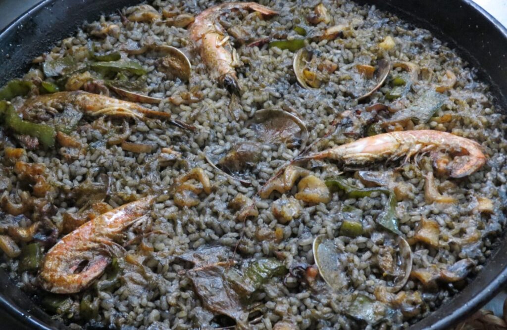 Paellas Peñíscola, paellas para llevar Benicarló. Arroz negro.