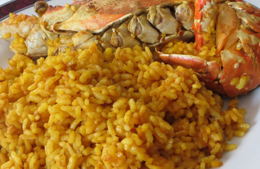 Paellas Peñíscola, paellas para llevar Peñíscola. Plato de arroz con bogavante.