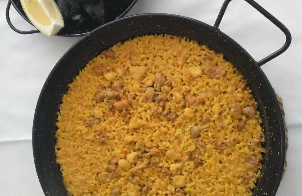 Paellas Peñíscola, restaurante experto en paellas Vinaròs. Arroz meloso de calamar.